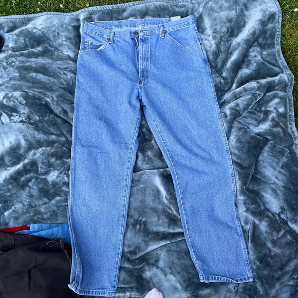 Medium/Light Wash Mens Wranglers Jeans 38 x 32 - Picture 4 of 5